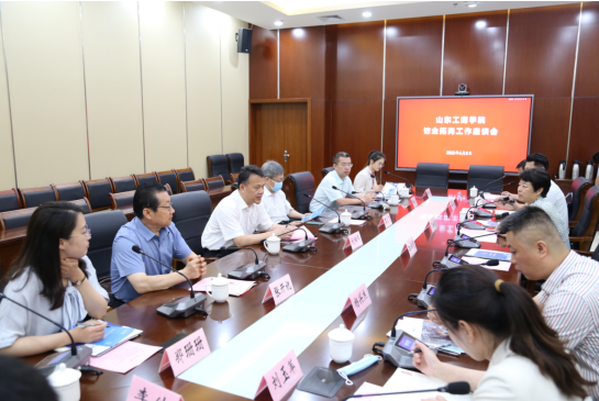 山東工商學(xué)院黨委委員、副校長(zhǎng)劉向鋒一行蒞臨德州人力資源服務(wù)產(chǎn)業(yè)園考察調(diào)研