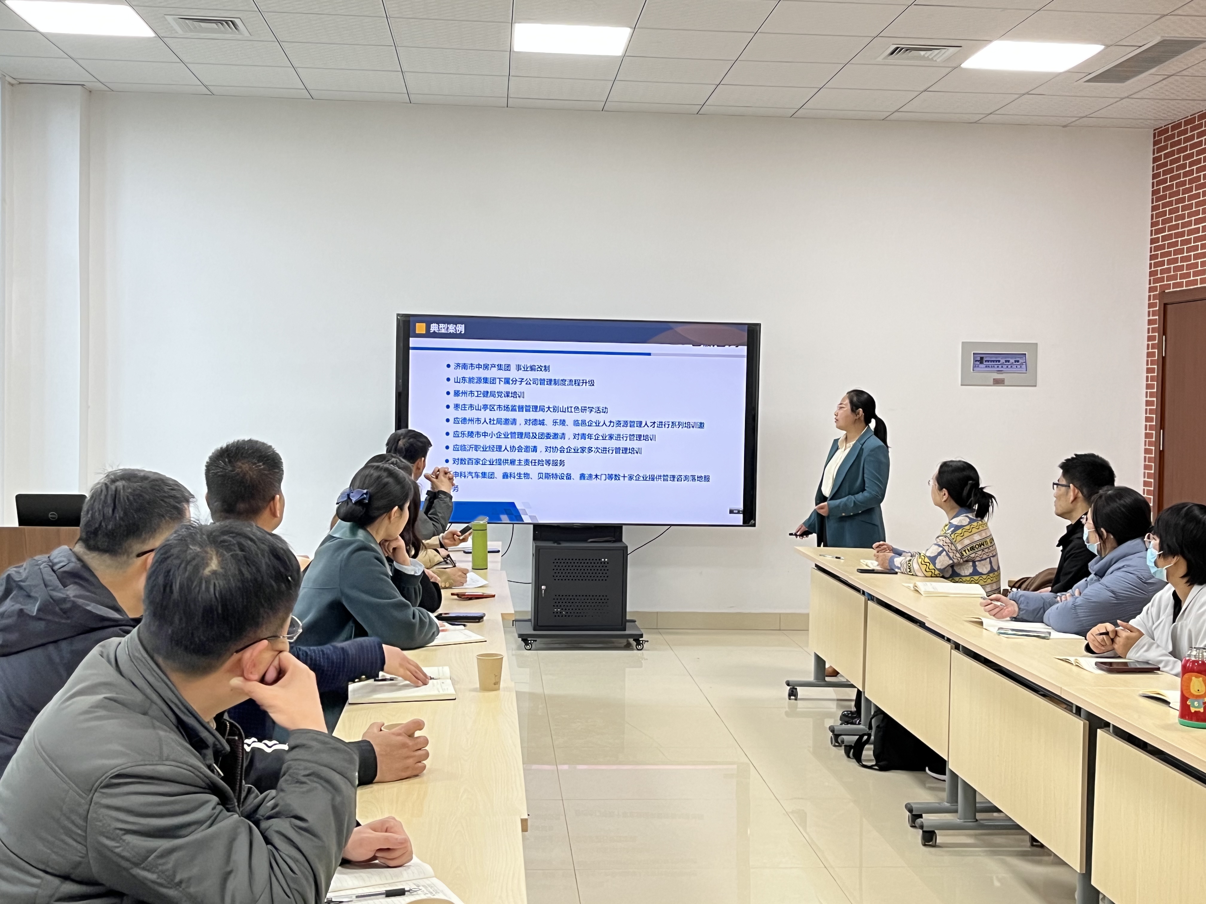 企業(yè)用工風(fēng)險(xiǎn)防控實(shí)務(wù)課程順利開展，助力構(gòu)建和諧勞動(dòng)關(guān)系